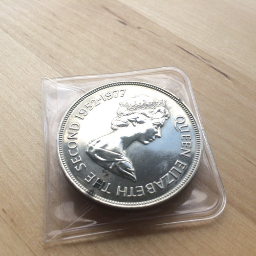 Guernsey Queen Elizabeth II Silver Jubilee Crown 25 Pence Coin 1952-1977